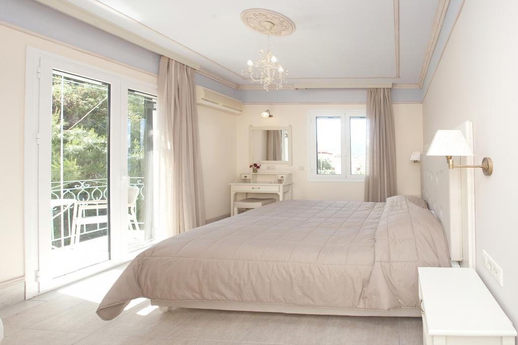 Tina'S House Aparthotel ไปโลส ภายนอก รูปภาพ
