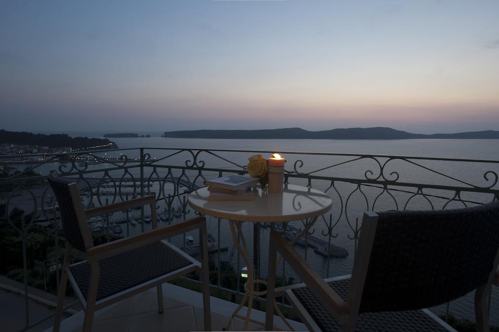 Tina'S House Aparthotel ไปโลส ภายนอก รูปภาพ