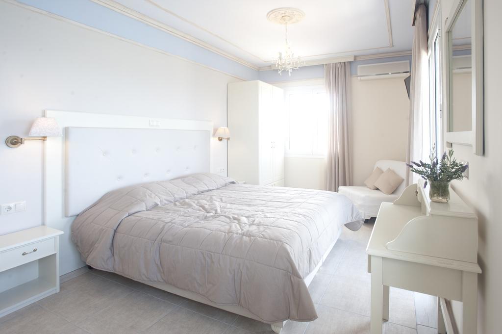 Tina'S House Aparthotel ไปโลส ภายนอก รูปภาพ